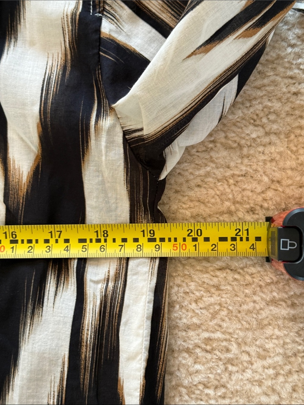 Banana Republic Black and White Patterned Women's Blouse - Picture 3 of 3